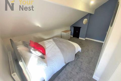 4 bedroom house share to rent, Clifford place, Churwell, LS27 7PP