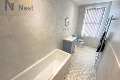 4 bedroom house share to rent, Clifford place, Churwell, LS27 7PP