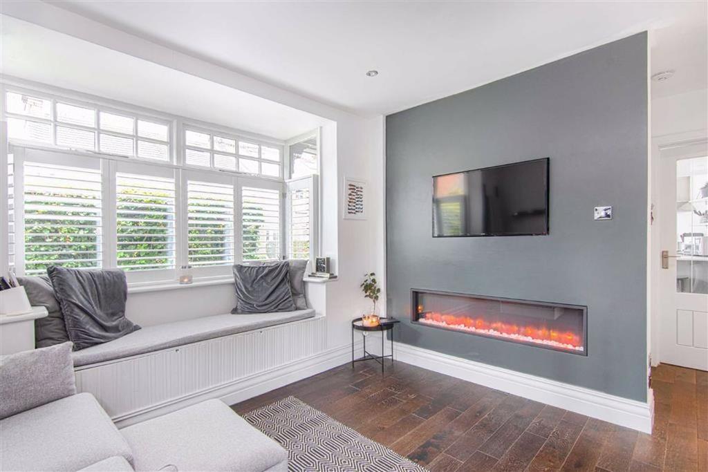 Ladysmith Road, St. Albans... 2 bed detached house £585,000