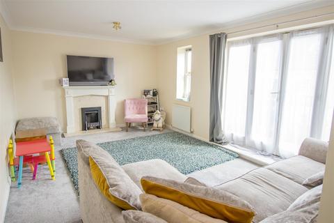 28 Clegg Square, Shenley Lodge, Milton Keynes, MK5 7HG