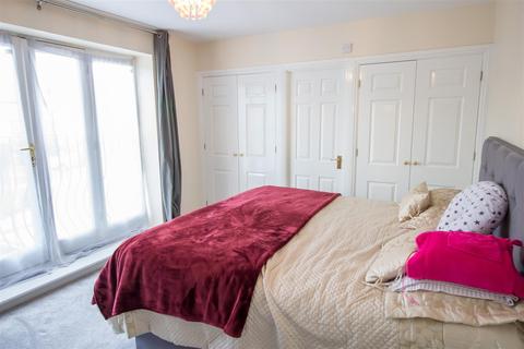 28 Clegg Square, Shenley Lodge, Milton Keynes, MK5 7HG