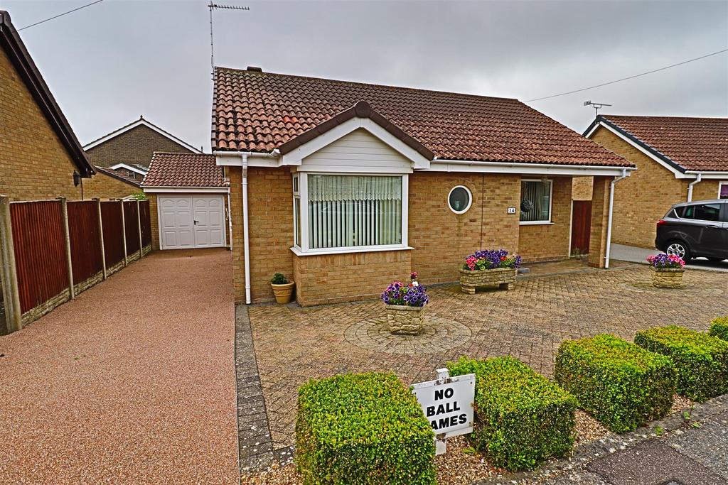 Potters Drive, Hopton, Great Yarmouth 2 bed detached bungalow for sale