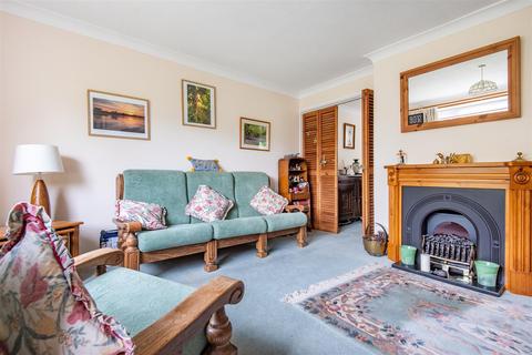 16 Sandy Close, Petersfield, GU31 4HF