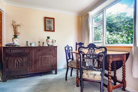 16 Sandy Close, Petersfield, GU31 4HF