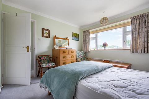 16 Sandy Close, Petersfield, GU31 4HF