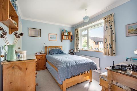 16 Sandy Close, Petersfield, GU31 4HF