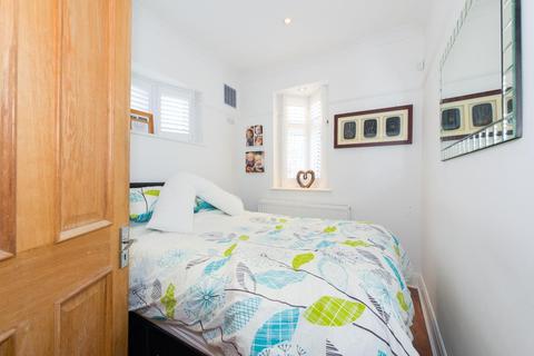 35 Calverley Road, Epsom, KT17 2NX