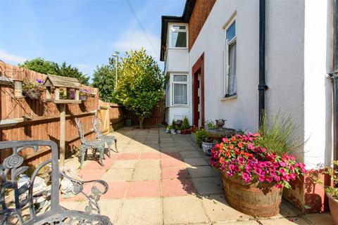 3 Meadow Close, Chislehurst, BR7 6JB
