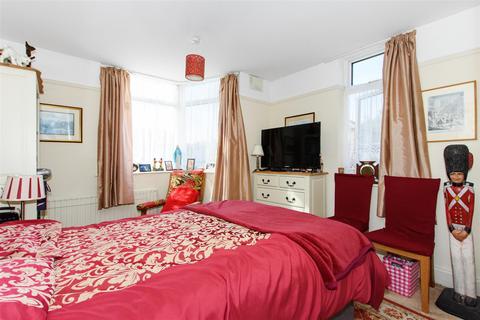 3 Meadow Close, Chislehurst, BR7 6JB
