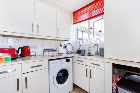 3 Meadow Close, Chislehurst, BR7 6JB