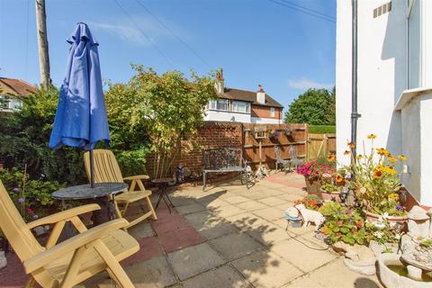 3 Meadow Close, Chislehurst, BR7 6JB