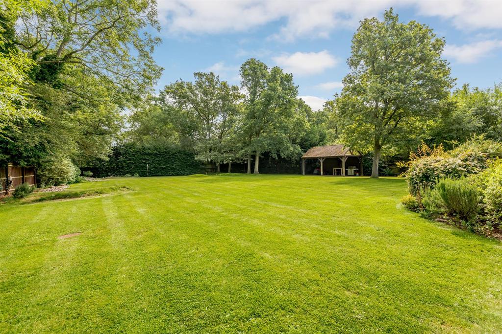 Howe Lane, Binfield, Bracknell, Berkshire 7 bed detached house £2,000,000