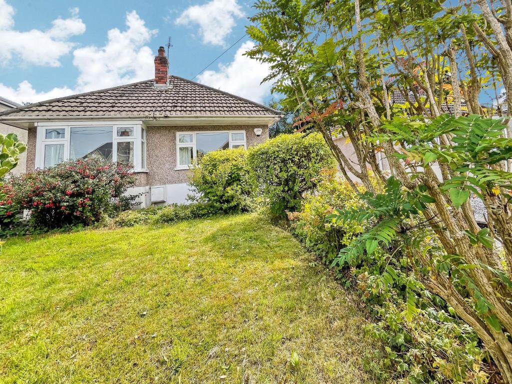 Glynhir Road, Pontarddulais, Swansea 2 bed detached bungalow £170,000