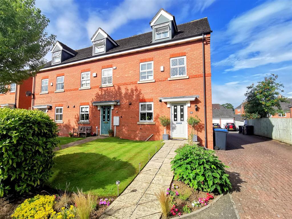 Barons Close, Kirby Muxloe 3 bed townhouse £315,000