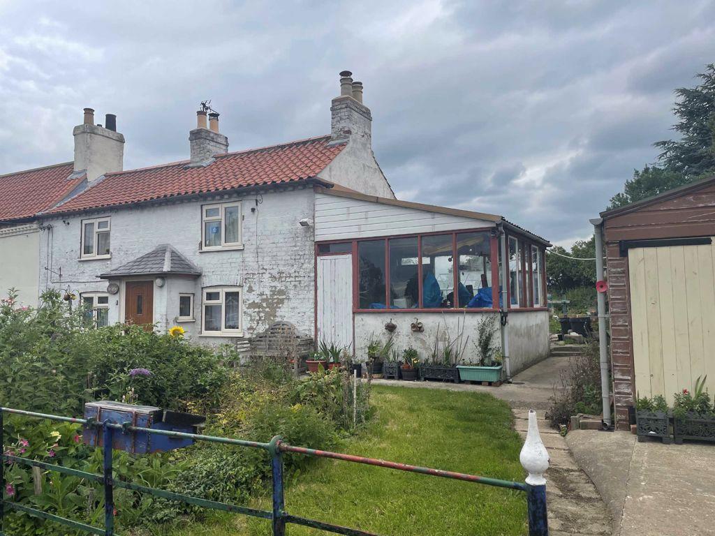 The Square, Yapham 2 bed cottage £225,000