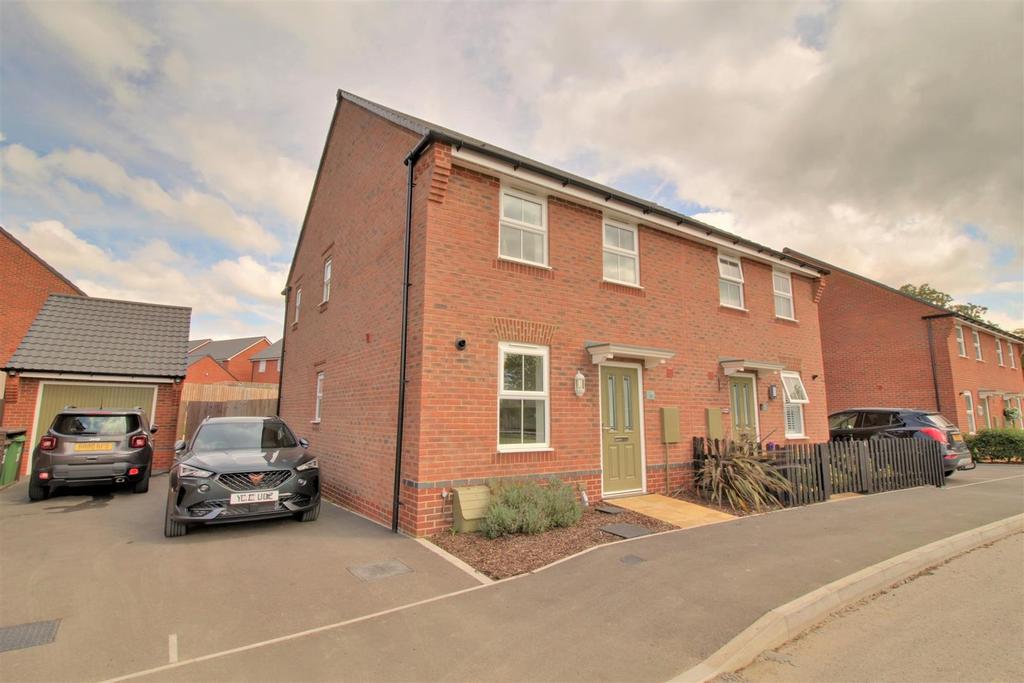 Alfred Underwood Way, Great Oldbury, Stonehouse 3 bed semidetached house £300,000