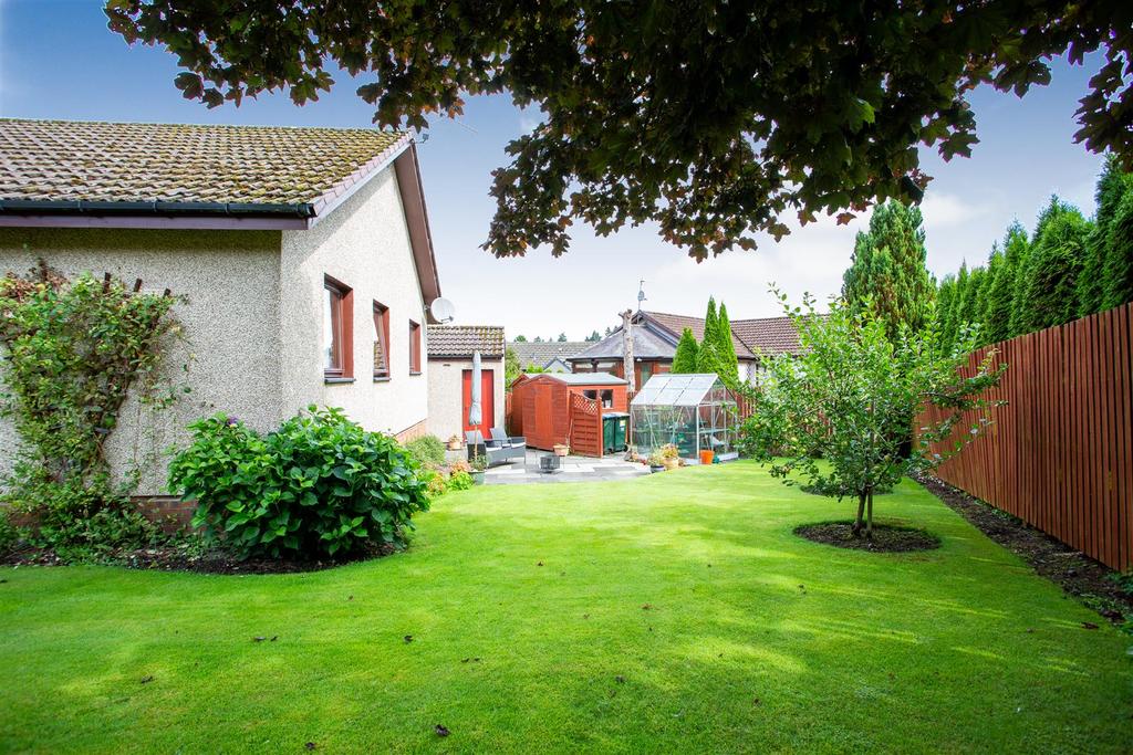 Hatton Road, Luncarty, Perth 3 bed detached bungalow £229,950
