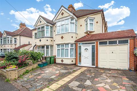 19 Hill Crescent, Worcester Park, KT4 8NB