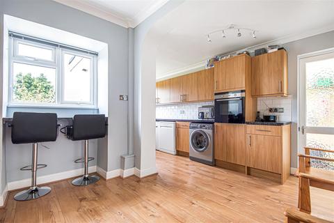 19 Hill Crescent, Worcester Park, KT4 8NB