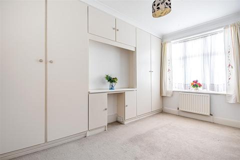 19 Hill Crescent, Worcester Park, KT4 8NB