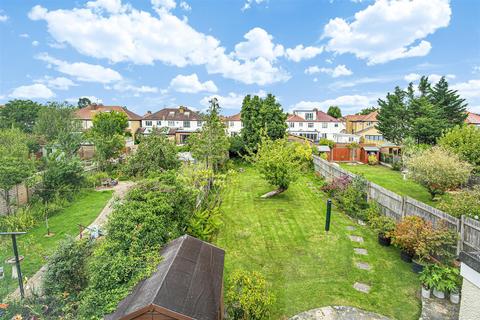 19 Hill Crescent, Worcester Park, KT4 8NB