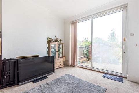 19 Hill Crescent, Worcester Park, KT4 8NB