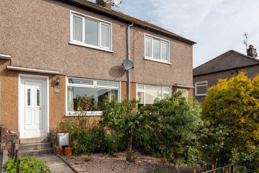 Craighlaw Avenue, Waterfoot 2 bed terraced house - £145,000