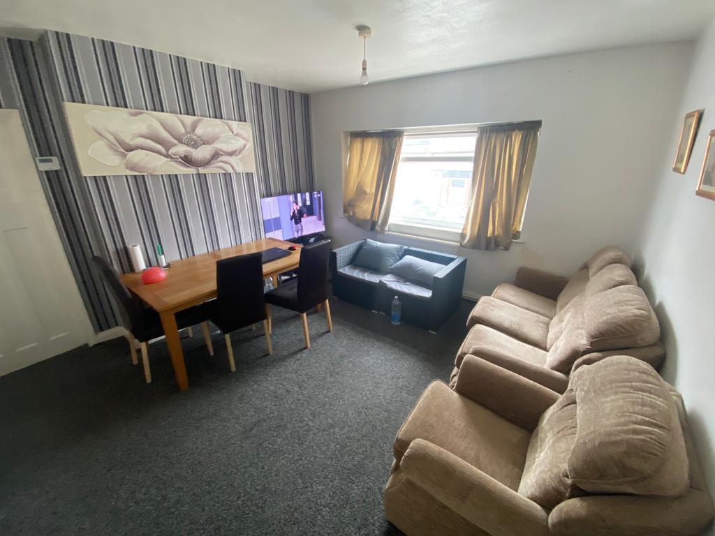 58 b, c Princes Street/ 110 Edward Street, Nuneaton, CV11 6 bed flat