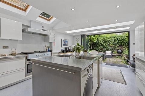 19 Harcombe Road, London, N16 0RX