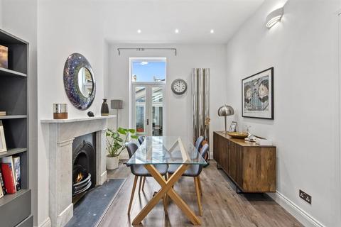 19 Harcombe Road, London, N16 0RX