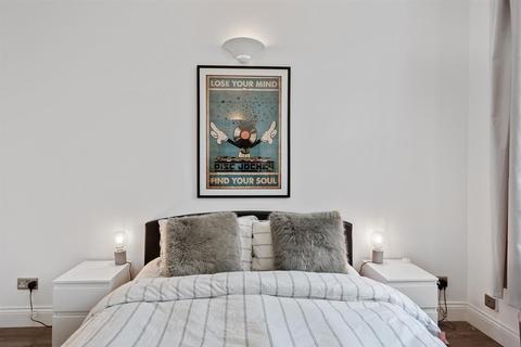 19 Harcombe Road, London, N16 0RX