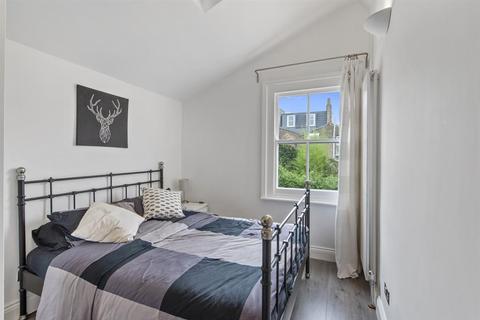 19 Harcombe Road, London, N16 0RX
