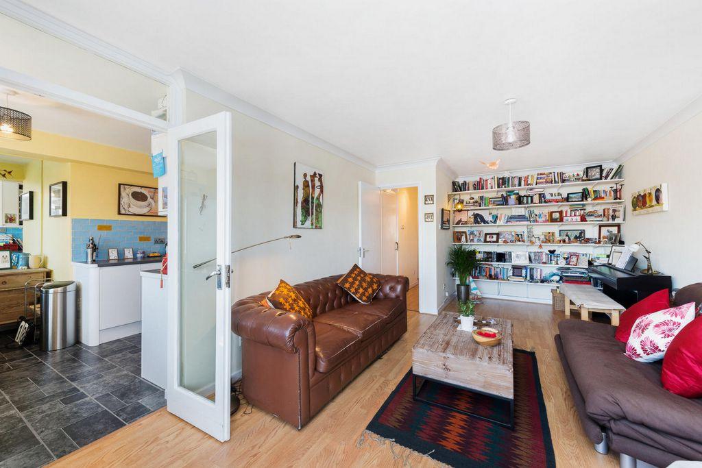 Newlands Quay, Wapping, E1W 3 bed apartment £1,898 pcm (£438 pw)