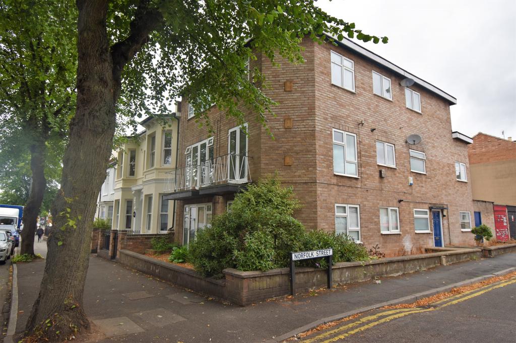 Norfolk Street, Leamington Spa... 2 bed apartment £925 pcm (£213 pw)