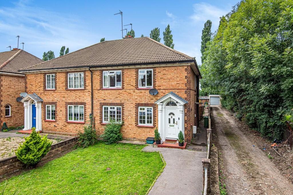 Farnaby Road, Bromley 2 bed flat for sale £380,000