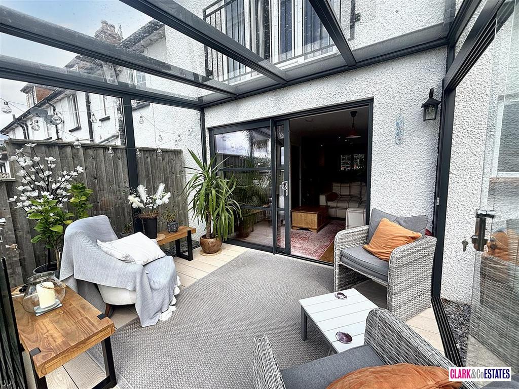Garden room