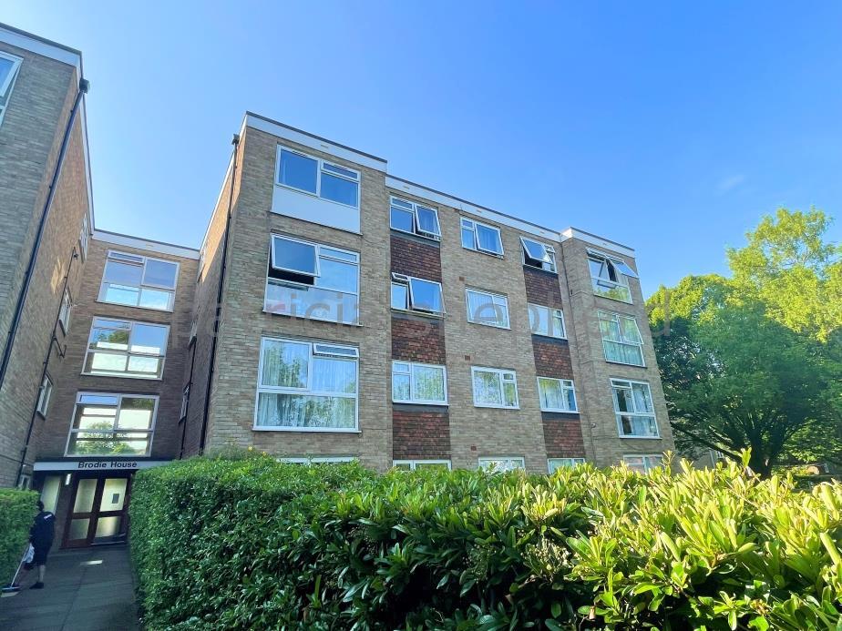 10 Harcourt Avenue, Wallington 1 bed flat £975 pcm (£225 pw)