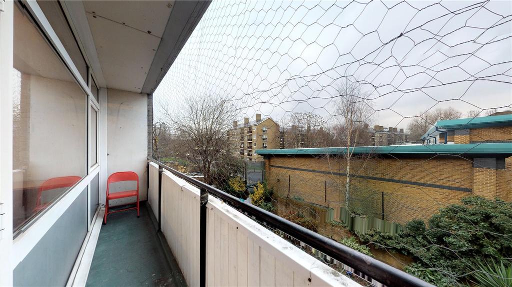 Kirton Gardens, Shoreditch, London 3 bed flat £3,000 pcm (£692 pw)