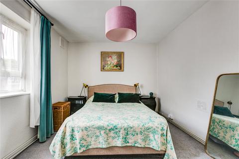 56 Edensor Gardens, London, W4 2QZ