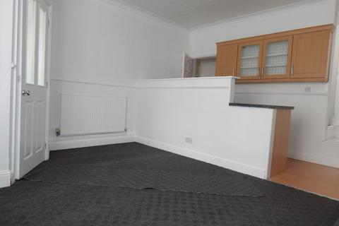 2 bedroom terraced house to rent, Oaks Road, Batley