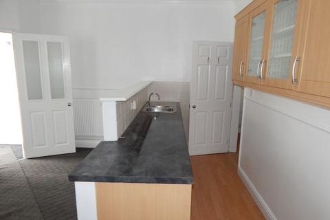 2 bedroom terraced house to rent, Oaks Road, Batley