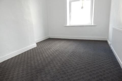 2 bedroom terraced house to rent, Oaks Road, Batley