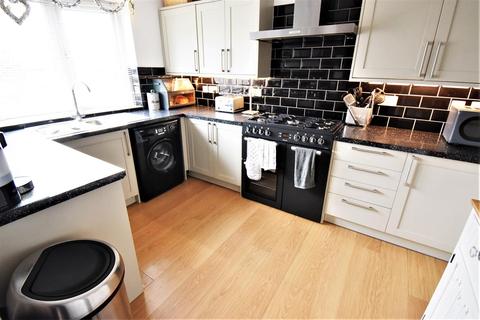 2 Hazelwood, Linford, Stanford-le-hope, SS17 0RD