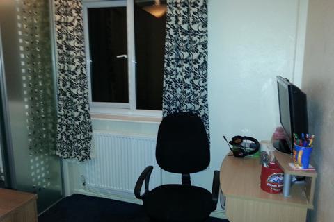 2 bedroom flat to rent, 100 Thickett Drive  Maltby, Rotherham s66 7LB