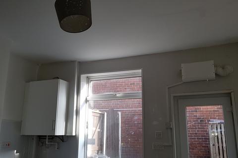 3 bedroom terraced house to rent, Fitzwilliam Road,  Eastwood, Rotherham s65 1LY
