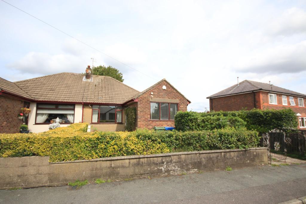 Jubilee Avenue, Orrell, Wigan, WN5 7BB 3 bed semidetached bungalow £