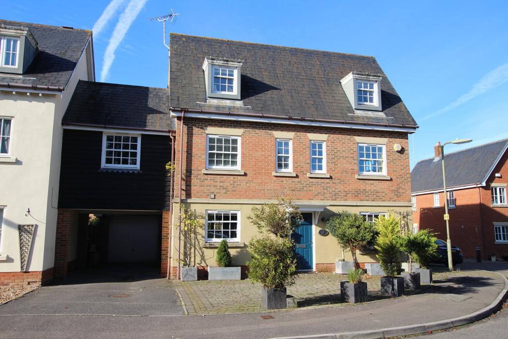 HATCHMORE ROAD, DENMEAD 5 bed detached house £600,000