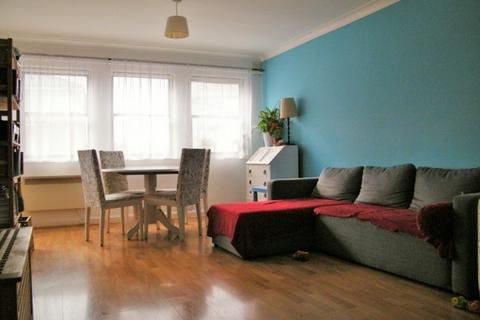 2 bedroom flat to rent, Stag Court - NORBITON