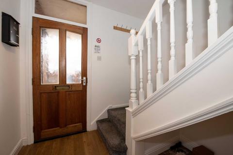 4 bedroom maisonette to rent, Darley House, Salford