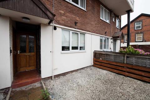 4 bedroom maisonette to rent, Darley House, Salford